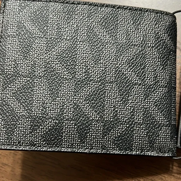 Michael Kors Men’s Slim Wallet - Picture 5 of 8